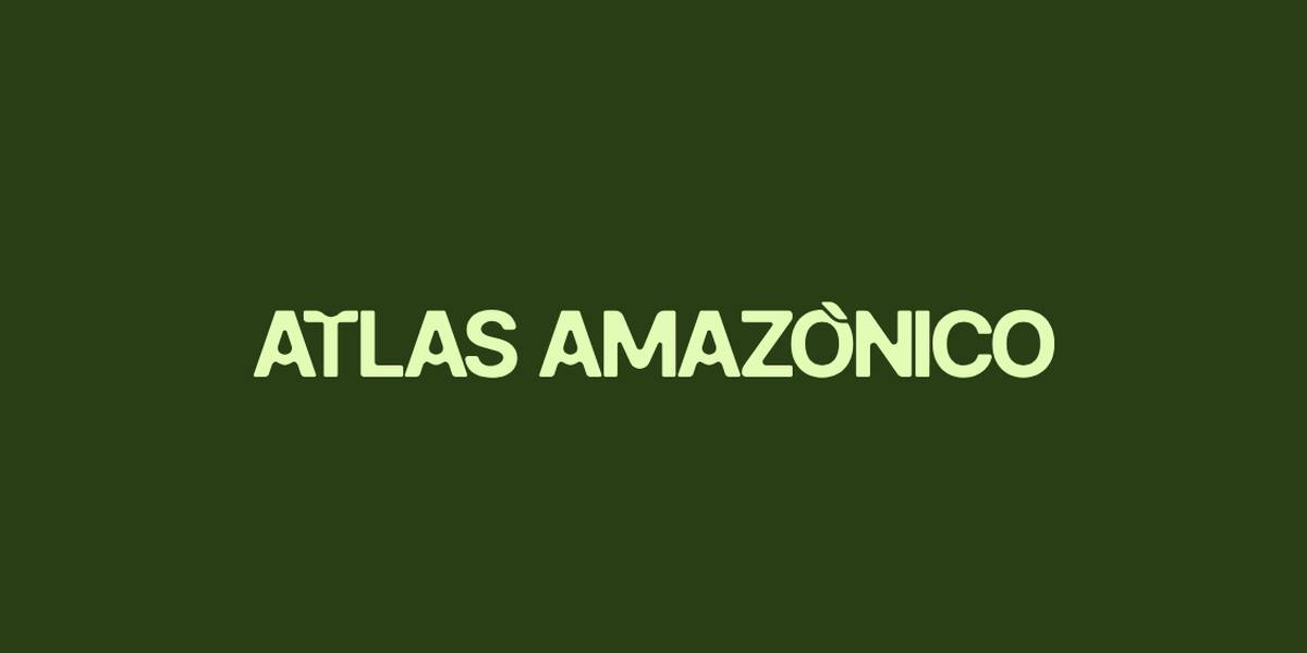 Wordmark reading &ldquo;Atlas Amaz&ograve;nico&rdquo; in pale green on a dark green ground.